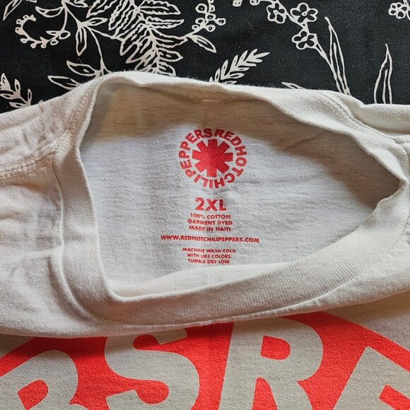 Red Hot Chili Peppers Unlimited Love '22-'23 Tour Shirt (RHCP - XXL) - Picture 3 of 3